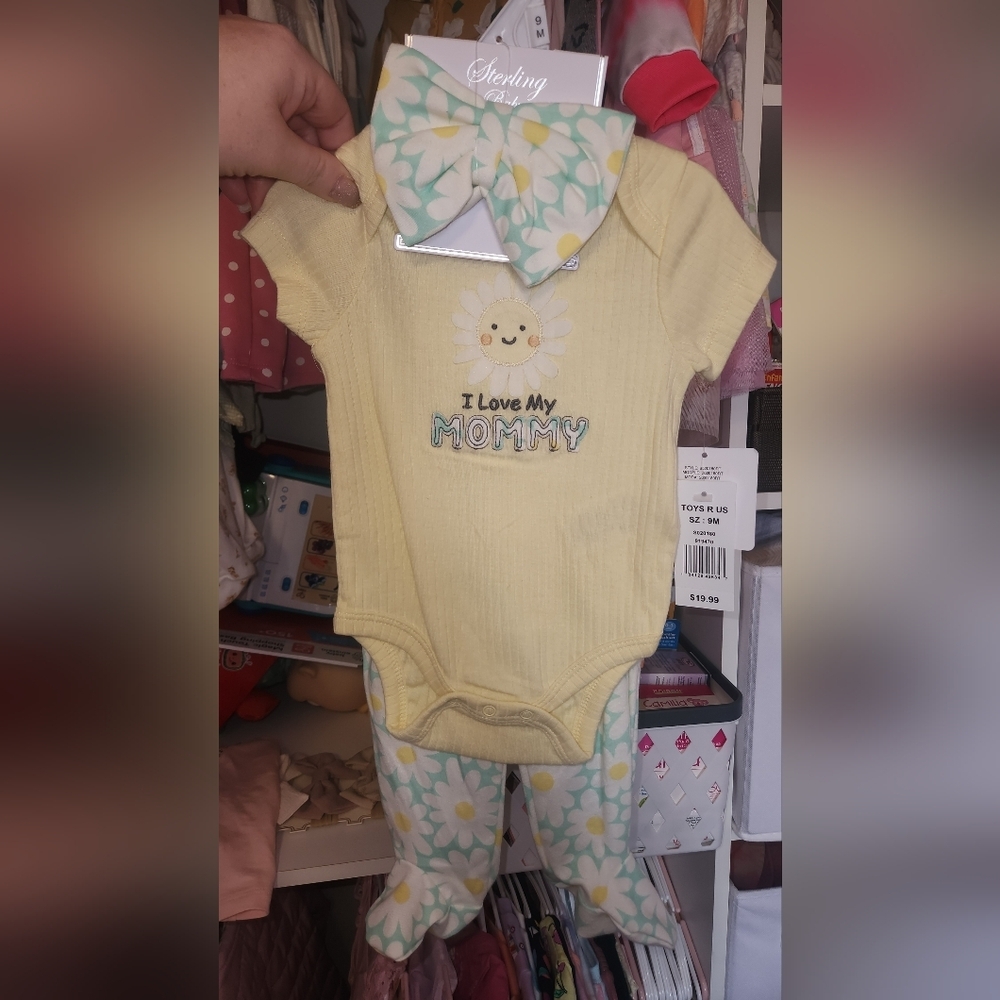I Love My Mommy Yellow Baby 2 piece set with matching bow
